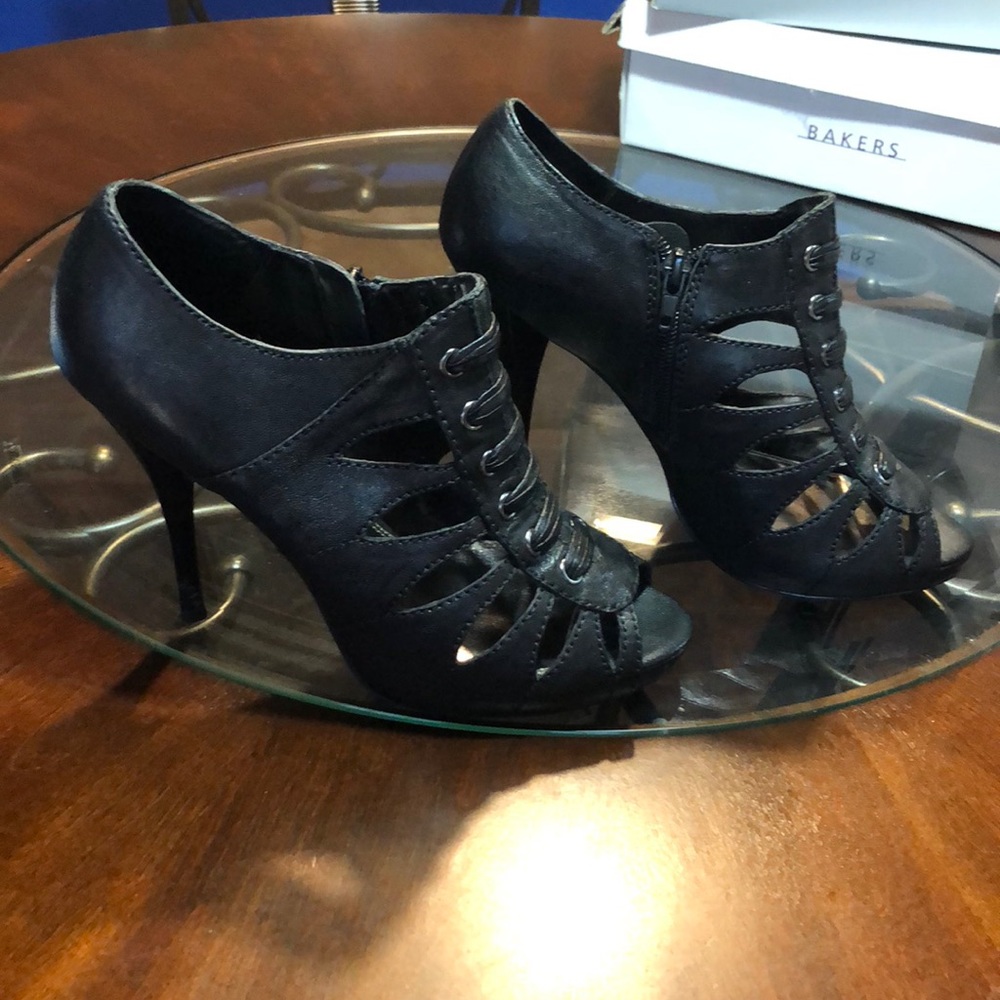 Heels - Picture 2 of 5